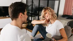 Jak dowiedzieć się, co czuje do ciebie druga osoba: trzy psychologiczne sztuczki