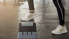 Idealne ćwiczenie na problemy ze stawami kolanowymi: wzmocnij nogi i pośladki bez szkody dla stawów