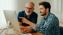 Jak seniorzy mogą chronić się przed cyfrowym oszustwem na co dzień