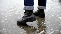 Ratunek na mroźne dni: praktyczne sposoby wykonania antypoślizgowej podeszwy w domu