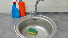 Przez cały czas źle używałeś gąbki do mycia naczyń: 5 błędów, które popełnia prawie każdy